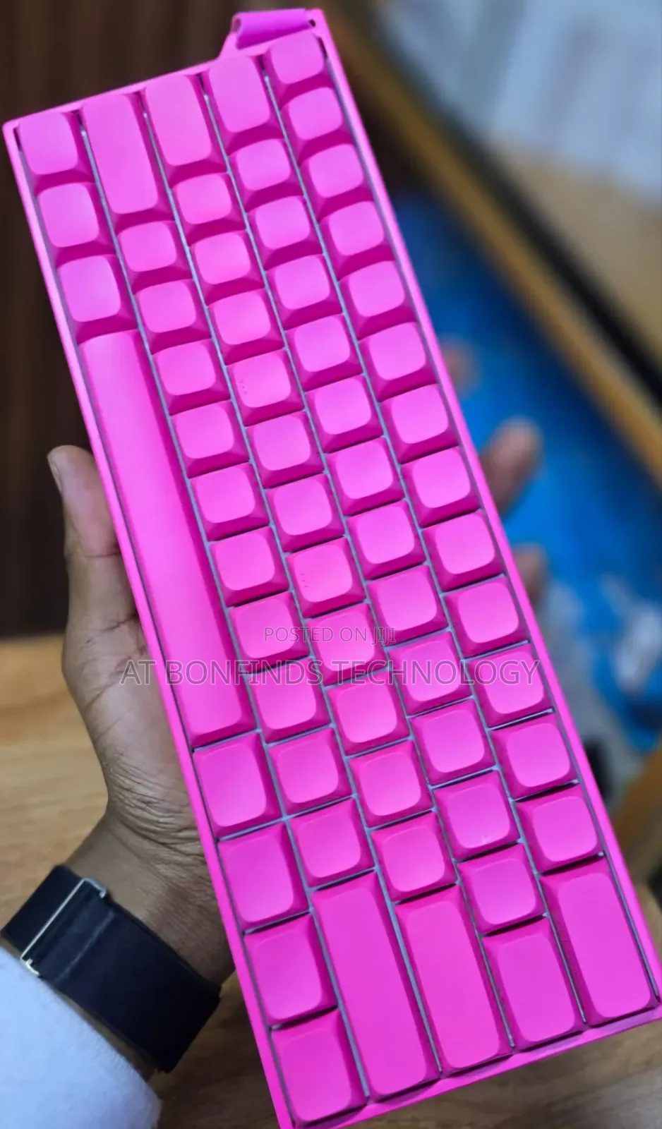 Aura Rechargeable Mechanical Keyboard