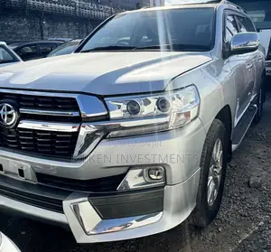 Toyota Land Cruiser 5.7 V8 VX-S 2017 Silver