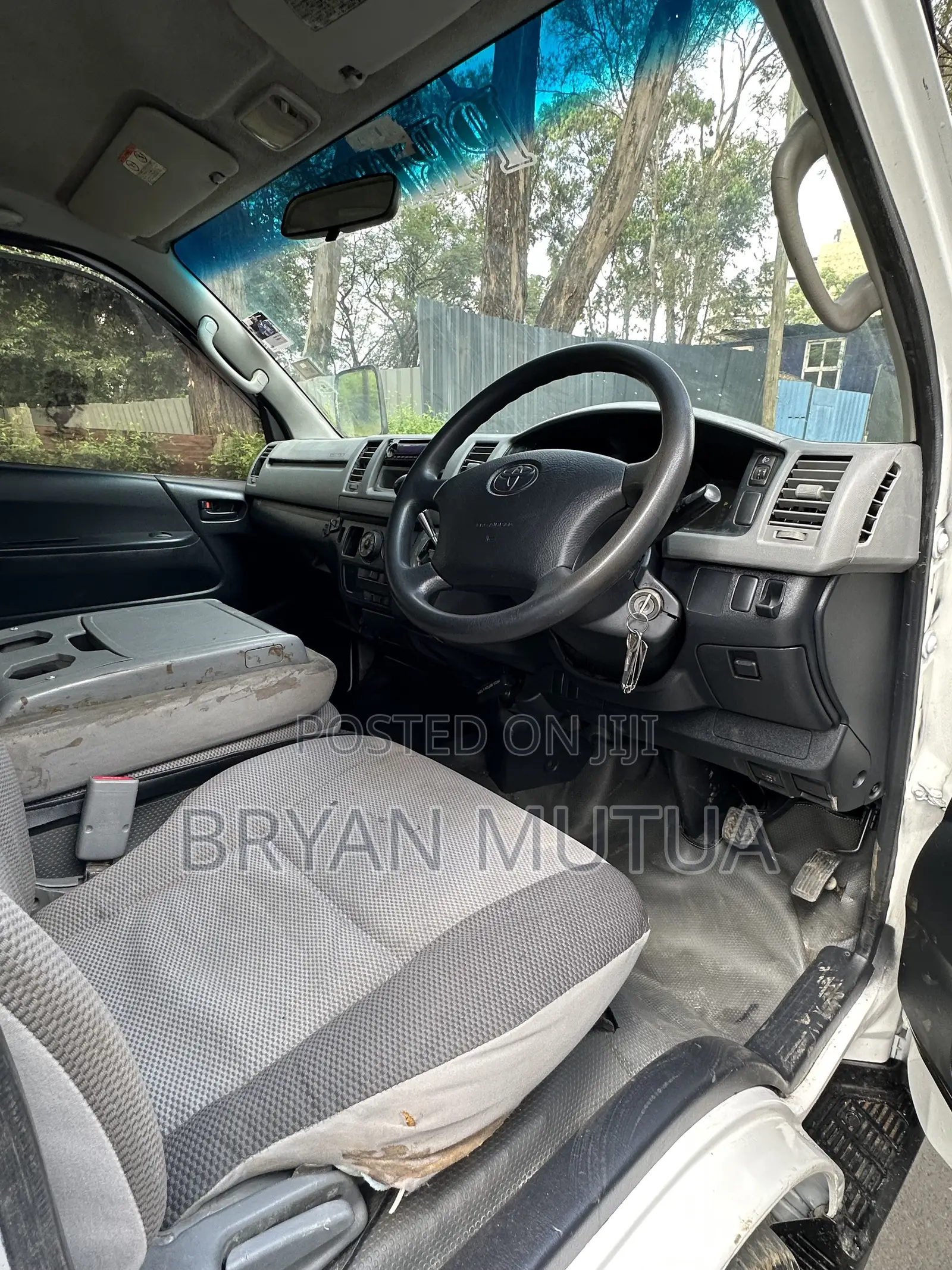 Toyota HiAce 2007 White