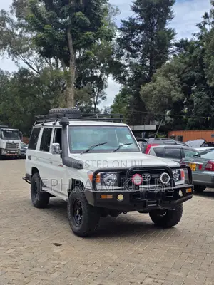 Toyota Land Cruiser 2011 White
