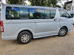Toyota HiAce 2011 Silver