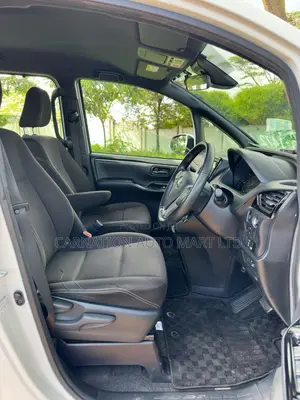 Toyota Esquire 2018 White