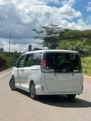 Toyota Esquire 2018 White