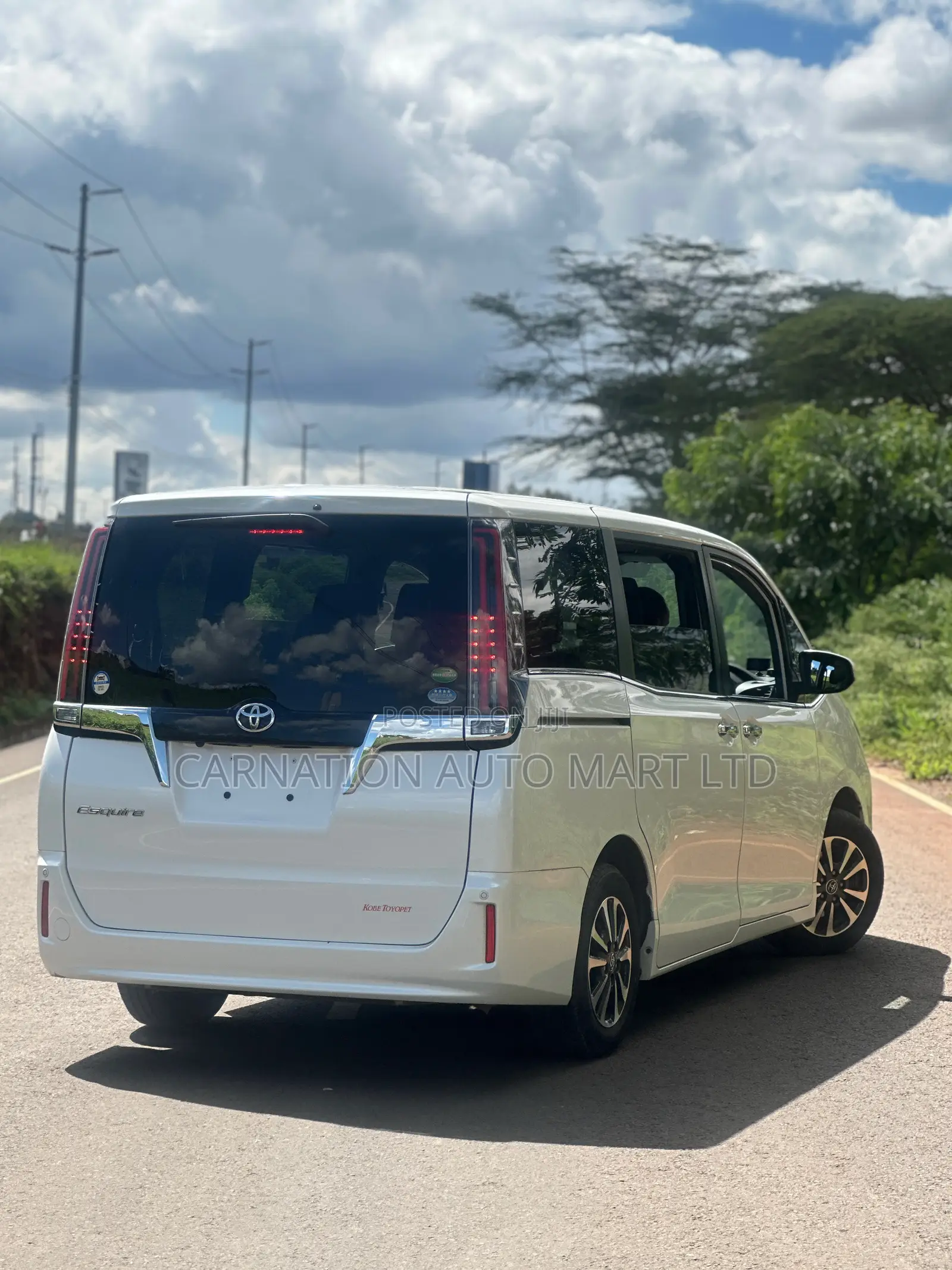 Toyota Esquire 2018 White