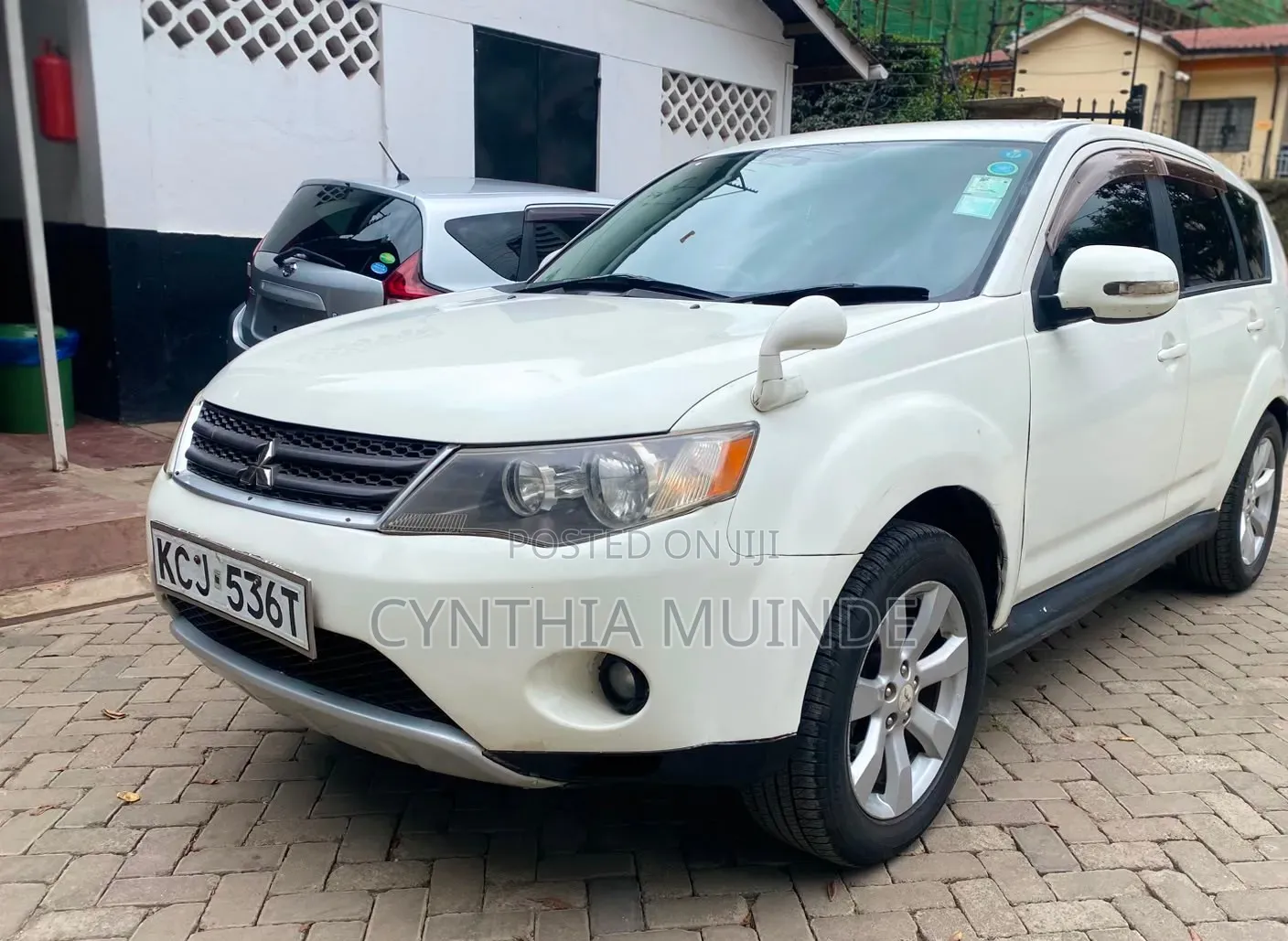 Mitsubishi Outlander 2010 White