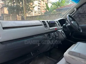 Toyota HiAce 2007 White