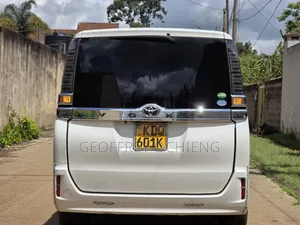 Toyota Voxy 2017 White