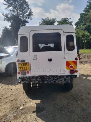 Land Rover Defender 2002 White