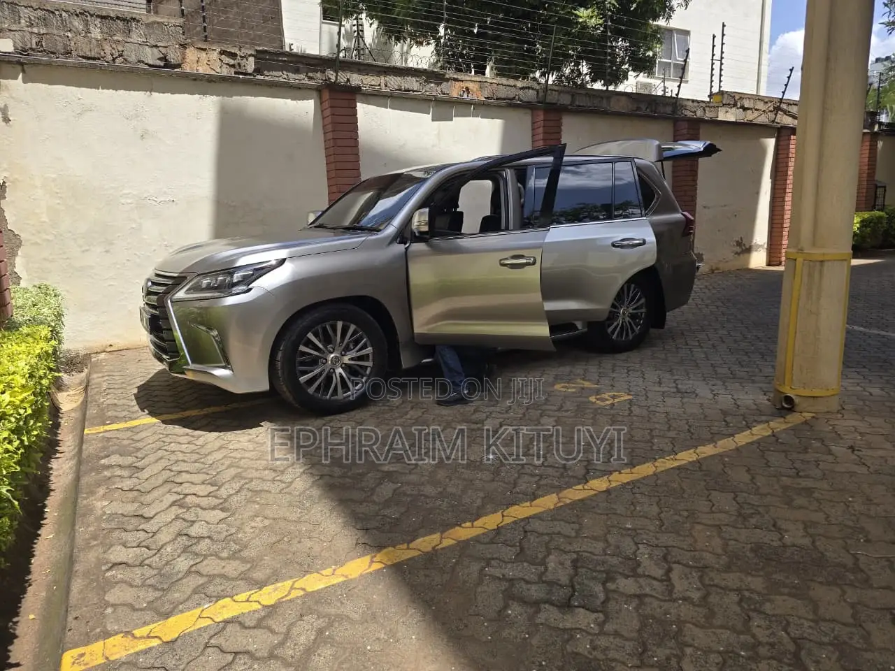 Lexus LX 2018 Silver