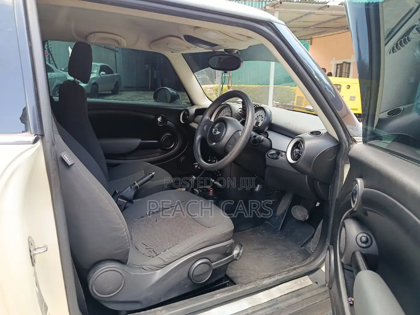 Mini Cooper 2011 White