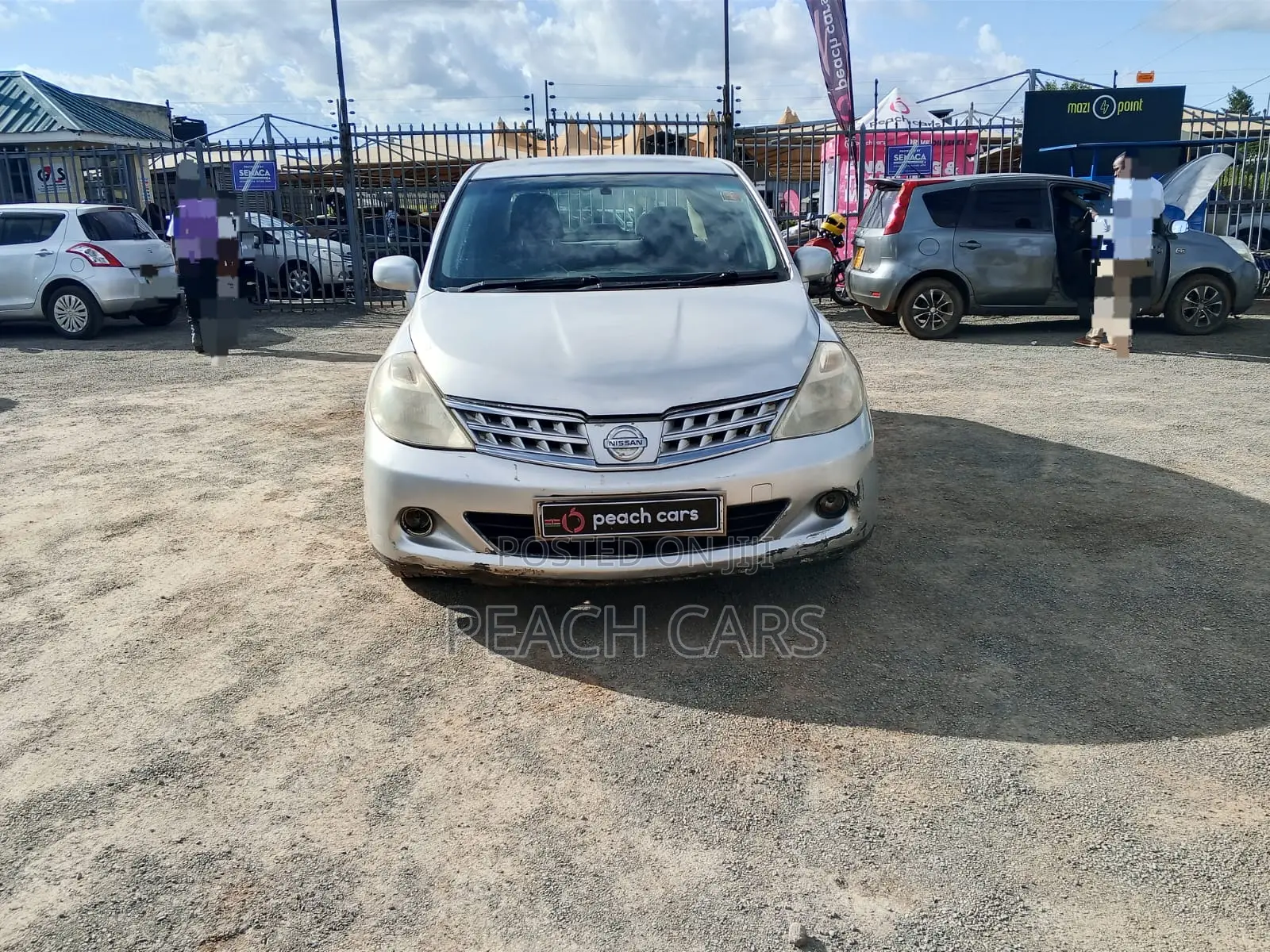 Nissan Tiida 2010 Silver