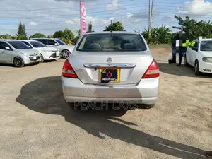 Nissan Tiida 2010 Silver