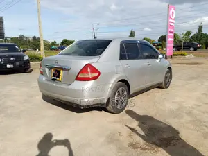 Nissan Tiida 2010 Silver