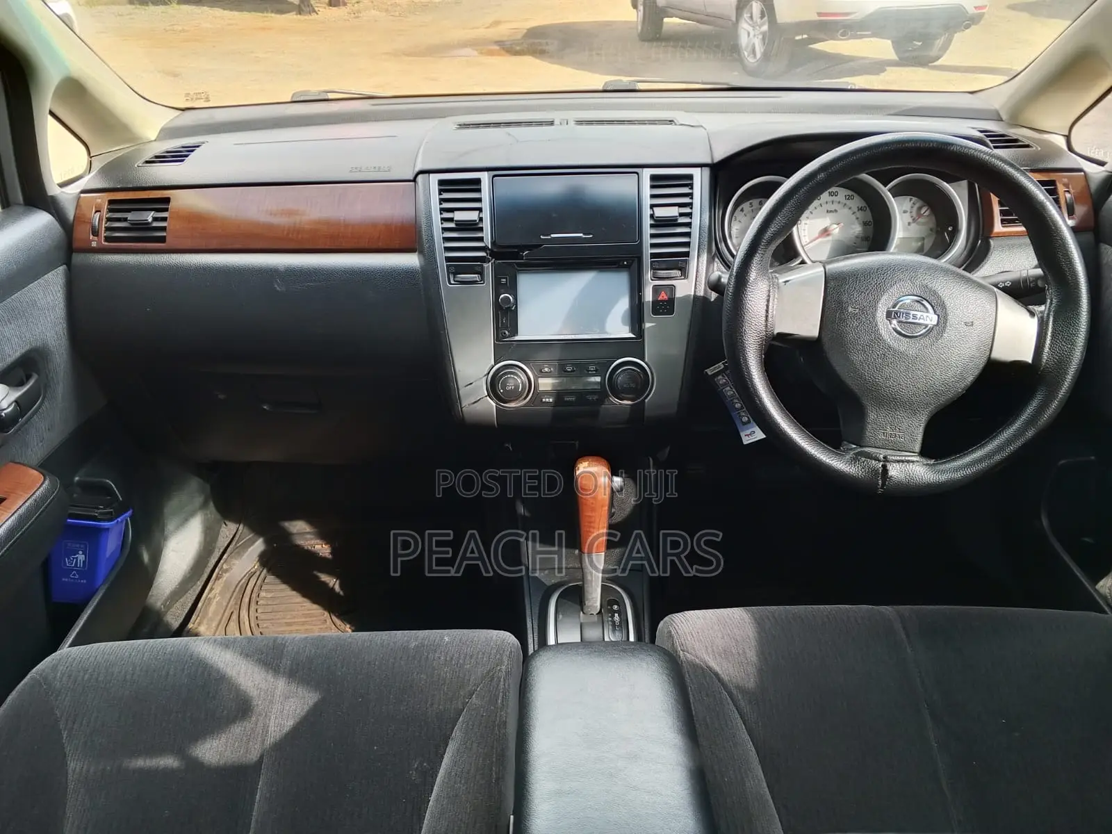 Nissan Tiida 2010 Silver