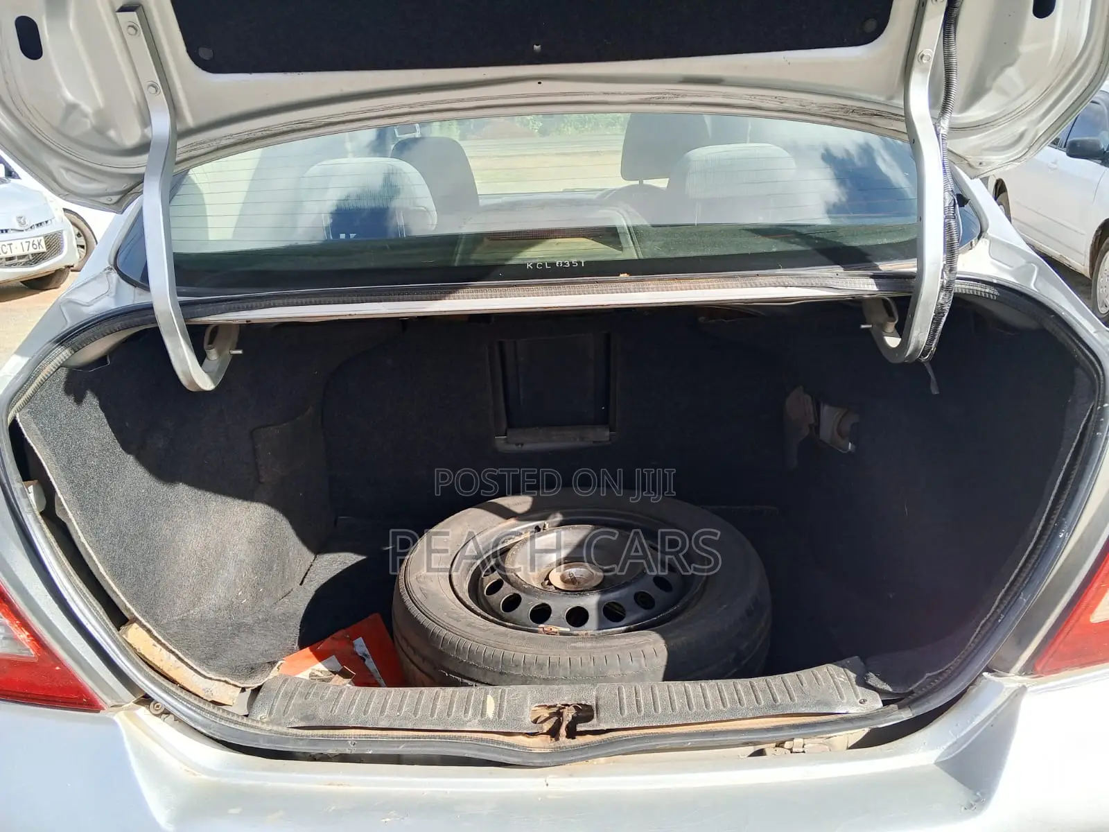 Nissan Tiida 2010 Silver