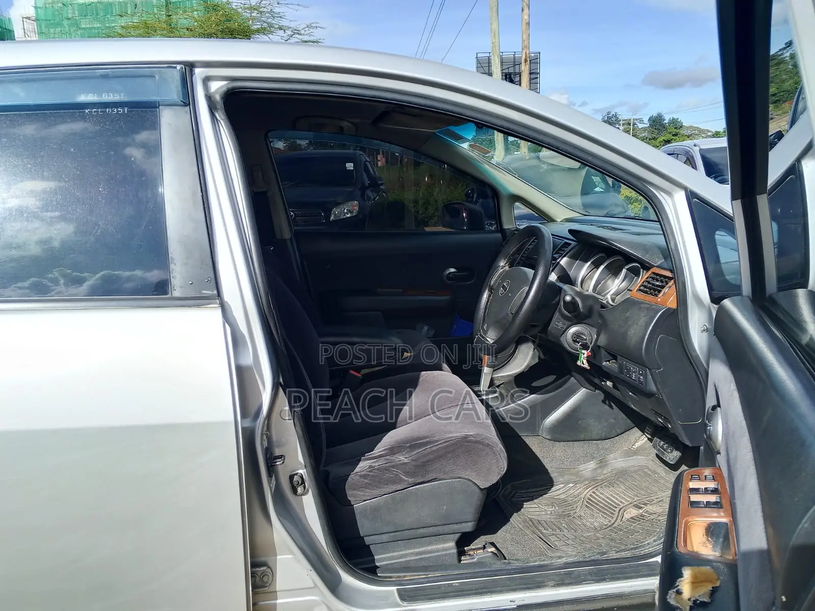 Nissan Tiida 2010 Silver