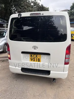 Toyota HiAce 2013 White