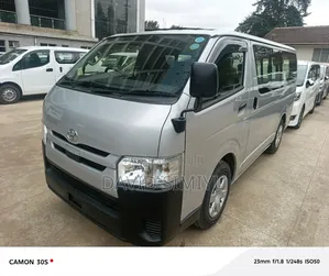 Toyota HiAce 2018 Silver