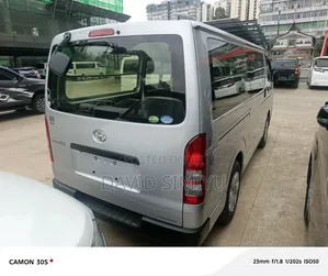 Toyota HiAce 2018 Silver