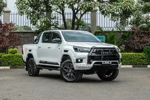 Toyota Hilux 2022 White