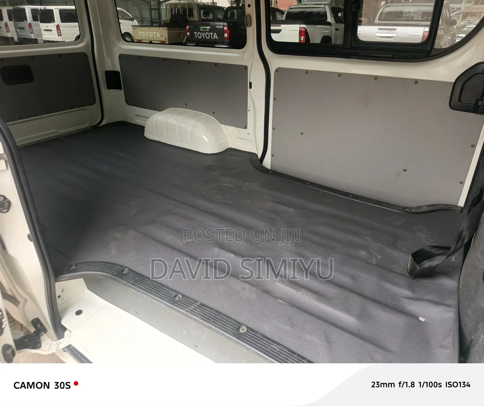 Toyota HiAce 2018 White