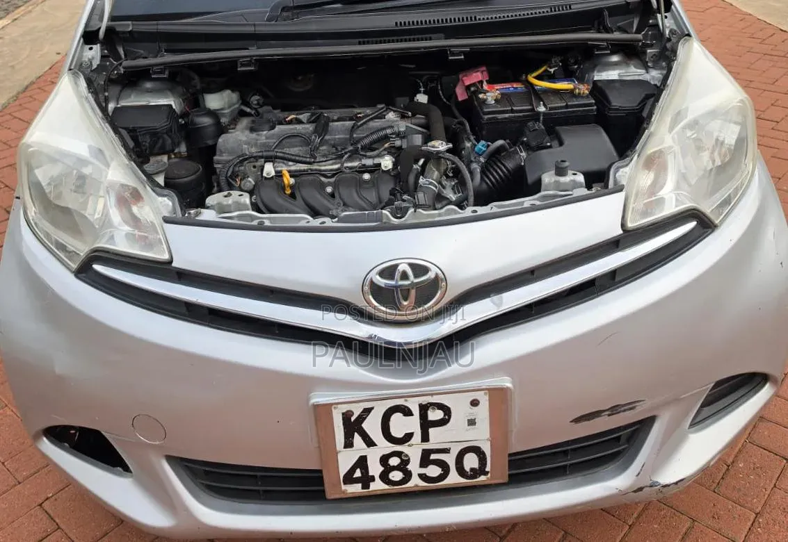 Toyota Ractis 2012 Silver