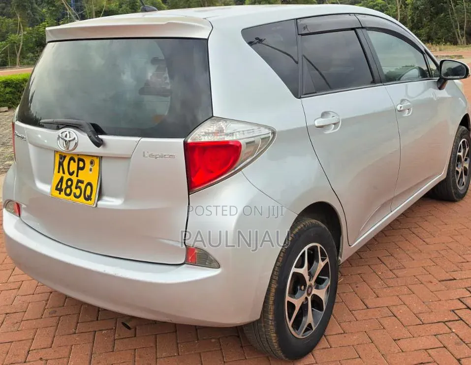 Toyota Ractis 2012 Silver