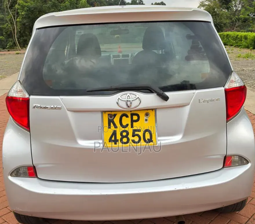 Toyota Ractis 2012 Silver