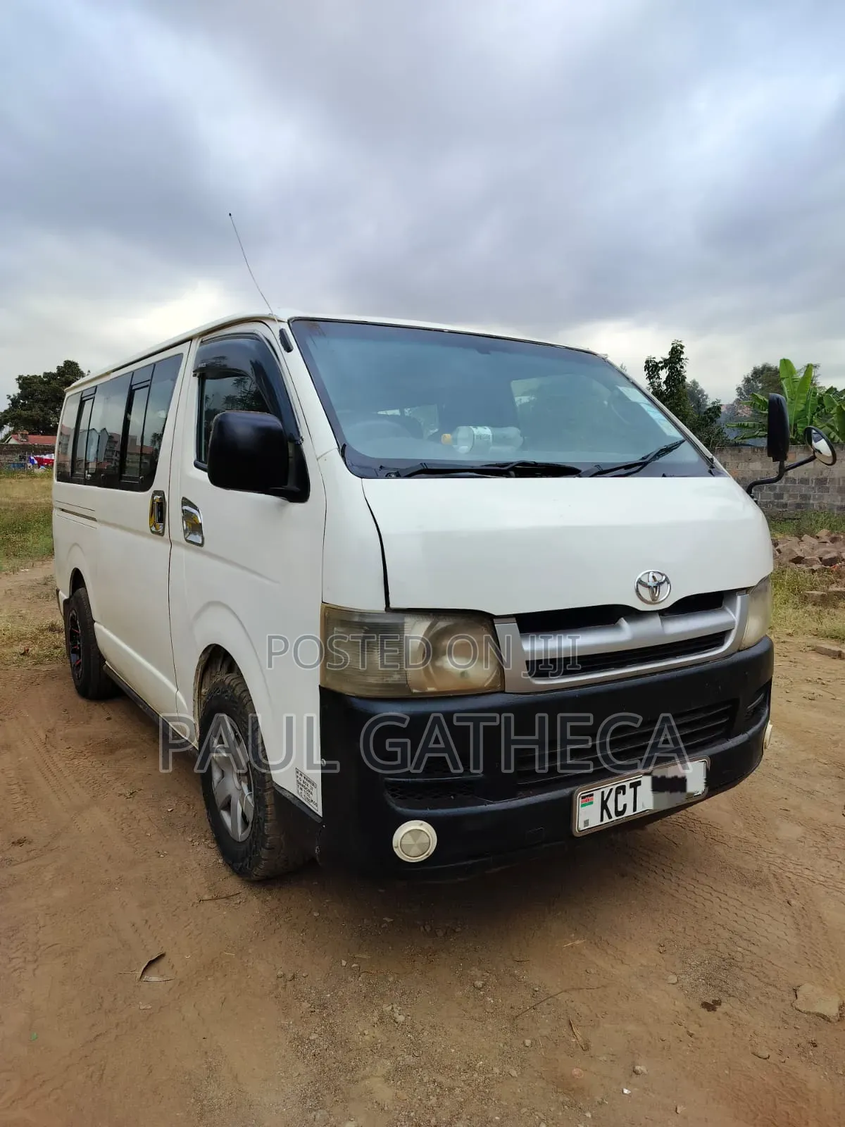 Toyota HiAce 2011 White