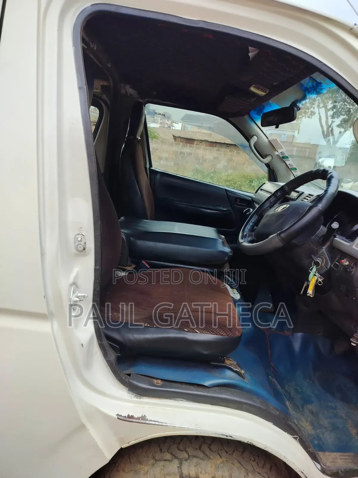 Toyota HiAce 2011 White