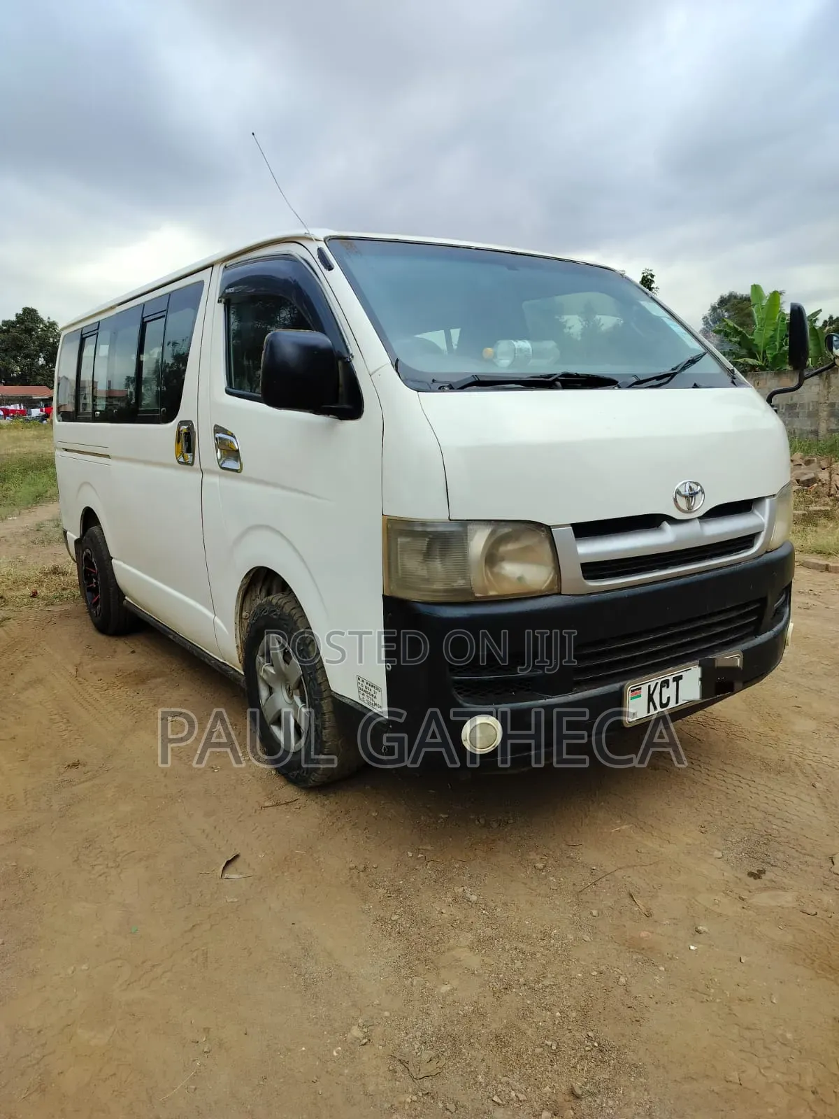 Toyota HiAce 2011 White