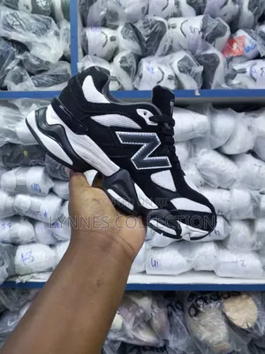 New Balance Shoe Black / White Shoes