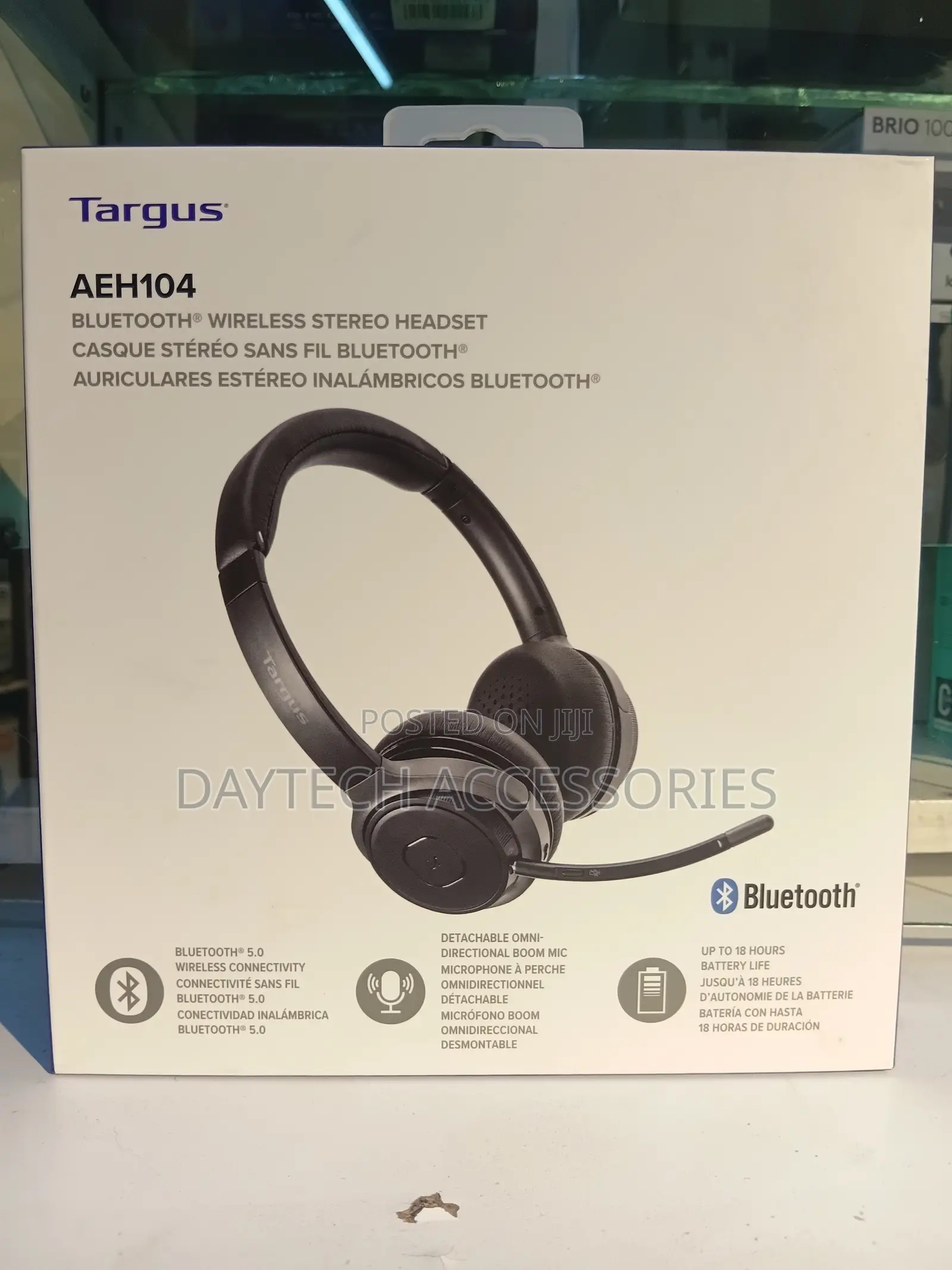 This Is a Targus Aeh104 Wireless Bluetooth Stereo Headset.