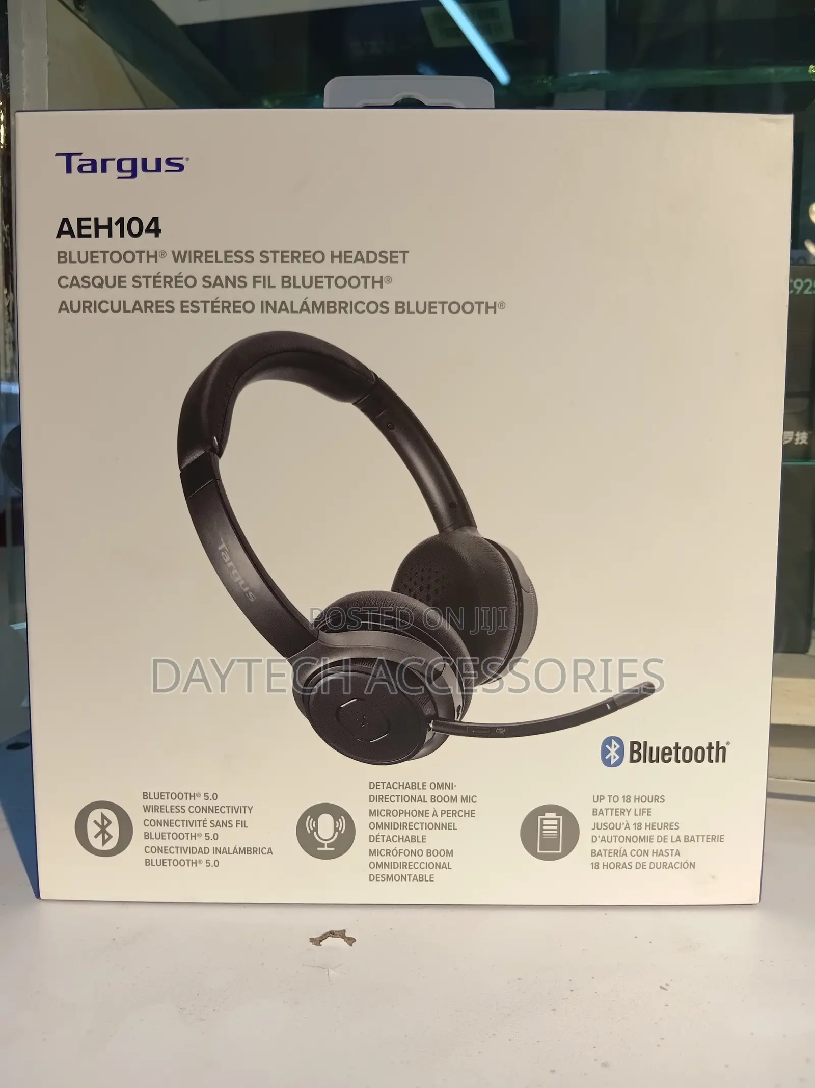 This Is a Targus Aeh104 Wireless Bluetooth Stereo Headset.