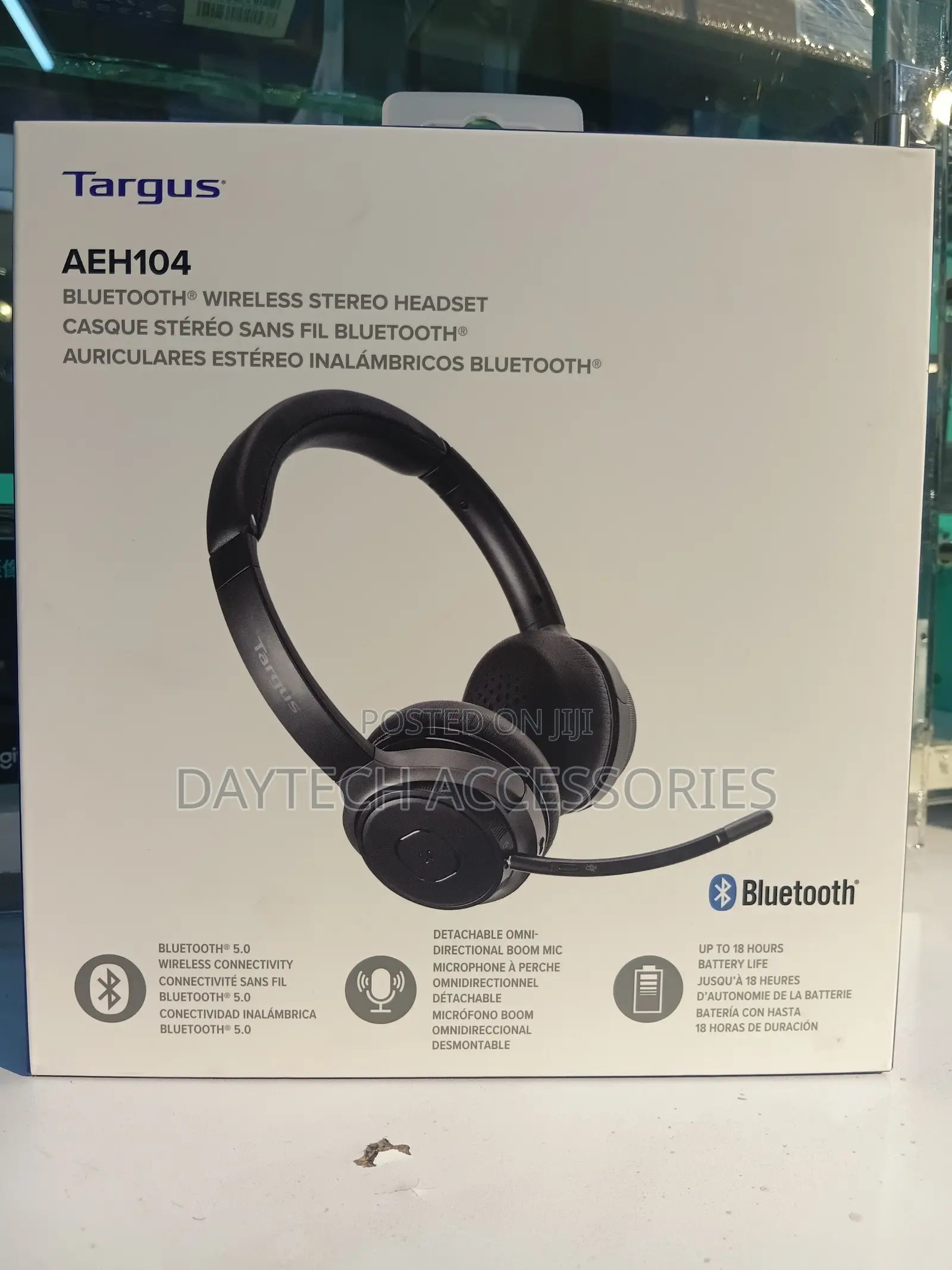 This Is a Targus Aeh104 Wireless Bluetooth Stereo Headset.