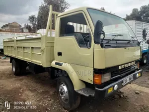 Mitsubishi Fh100 Truck 1990 Beige