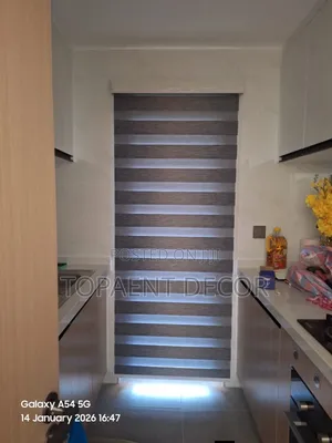 Tall Kitchen Window, Horizontal Window Blinds