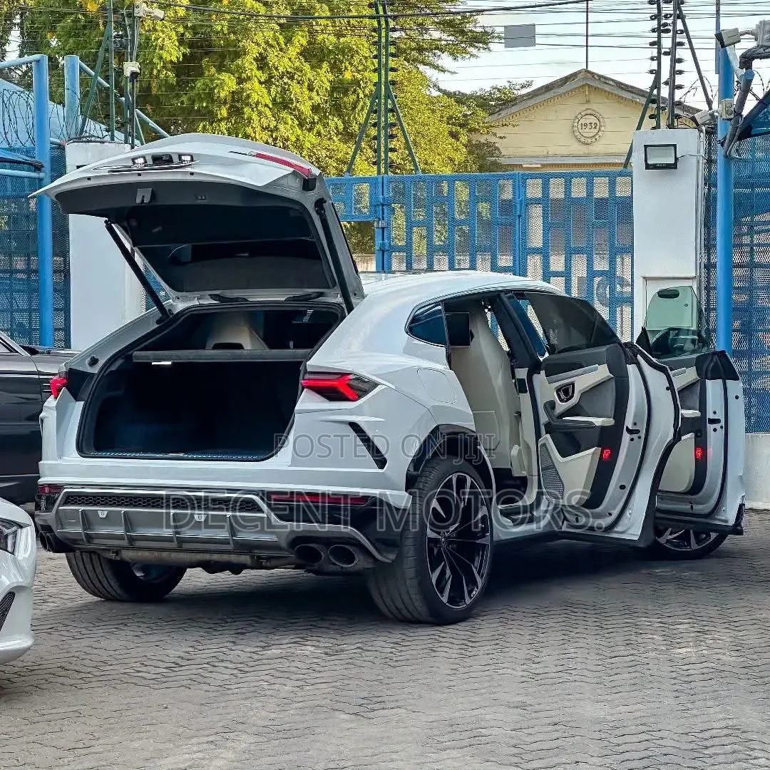 Lamborghini Urus 2024 White