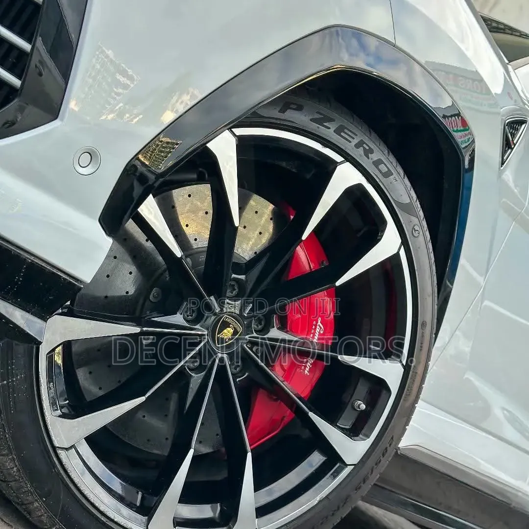 Lamborghini Urus 2024 White