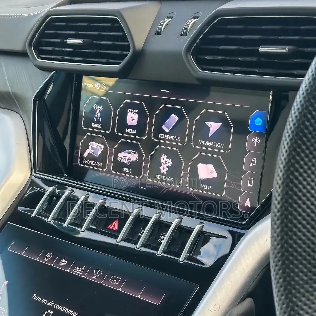 Lamborghini Urus 2024 White