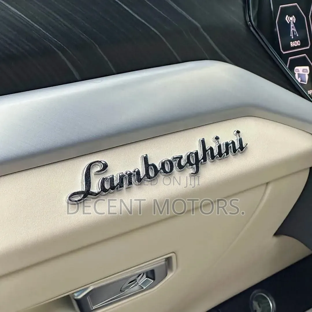 Lamborghini Urus 2024 White