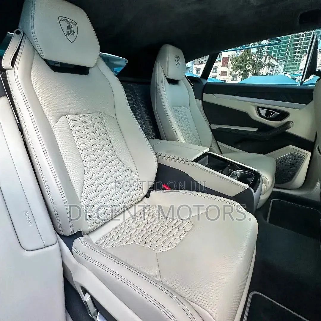 Lamborghini Urus 2024 White