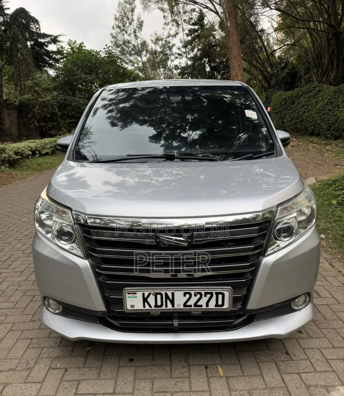 Toyota Noah 2016 Silver