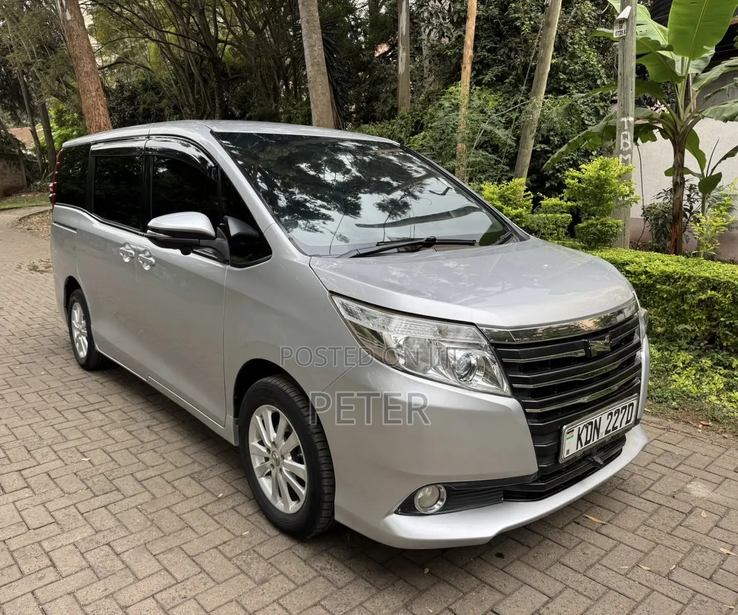 Toyota Noah 2016 Silver