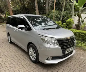 Toyota Noah 2016 Silver