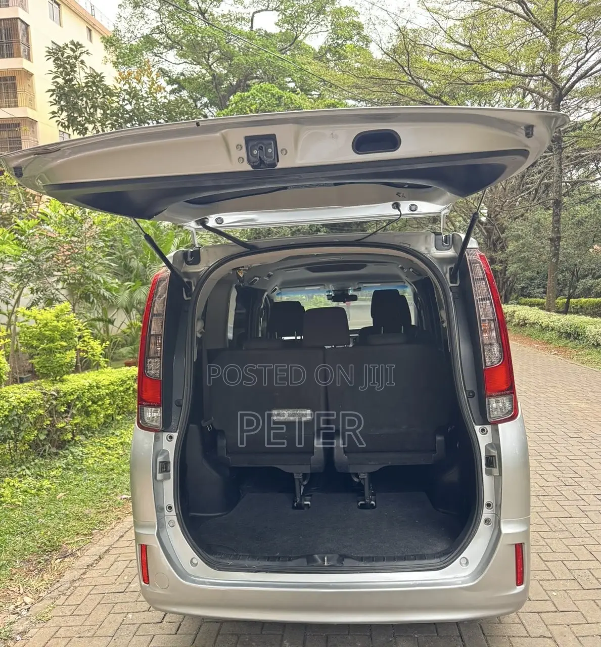 Toyota Noah 2016 Silver