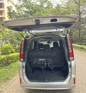 Toyota Noah 2016 Silver