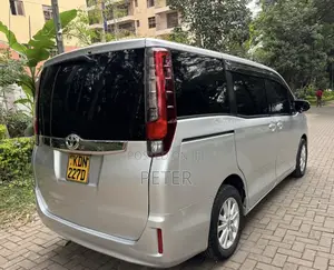 Toyota Noah 2016 Silver