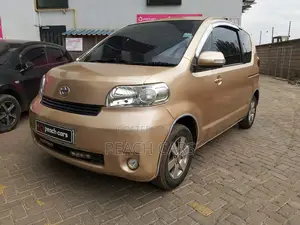 Toyota Porte 2010 Gold