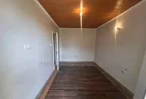 5bdrm Maisonette in Parliament Road, Gateway Mall Area for rent